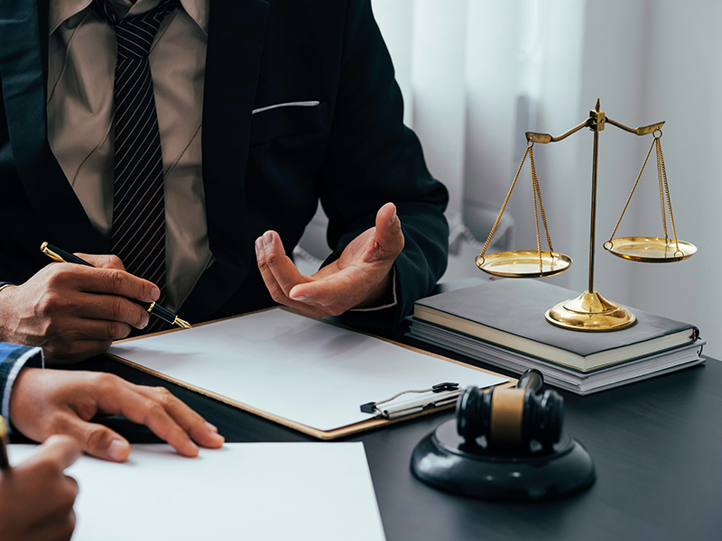 Avocat en droit des contrats à Dinan